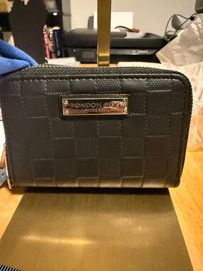 London Fog NWT Black Quilted Zip Wallet